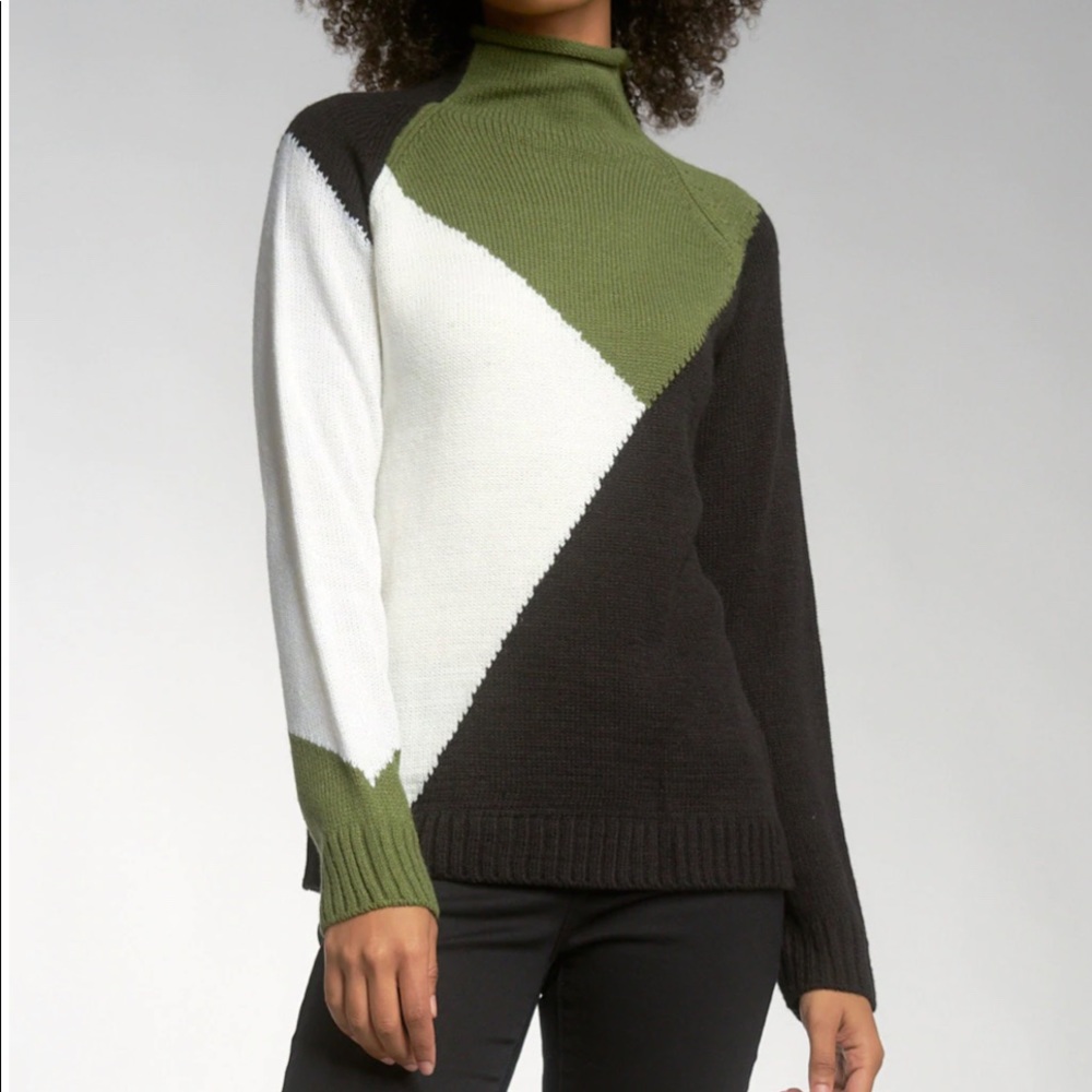 New with tags- Elan color block sweater